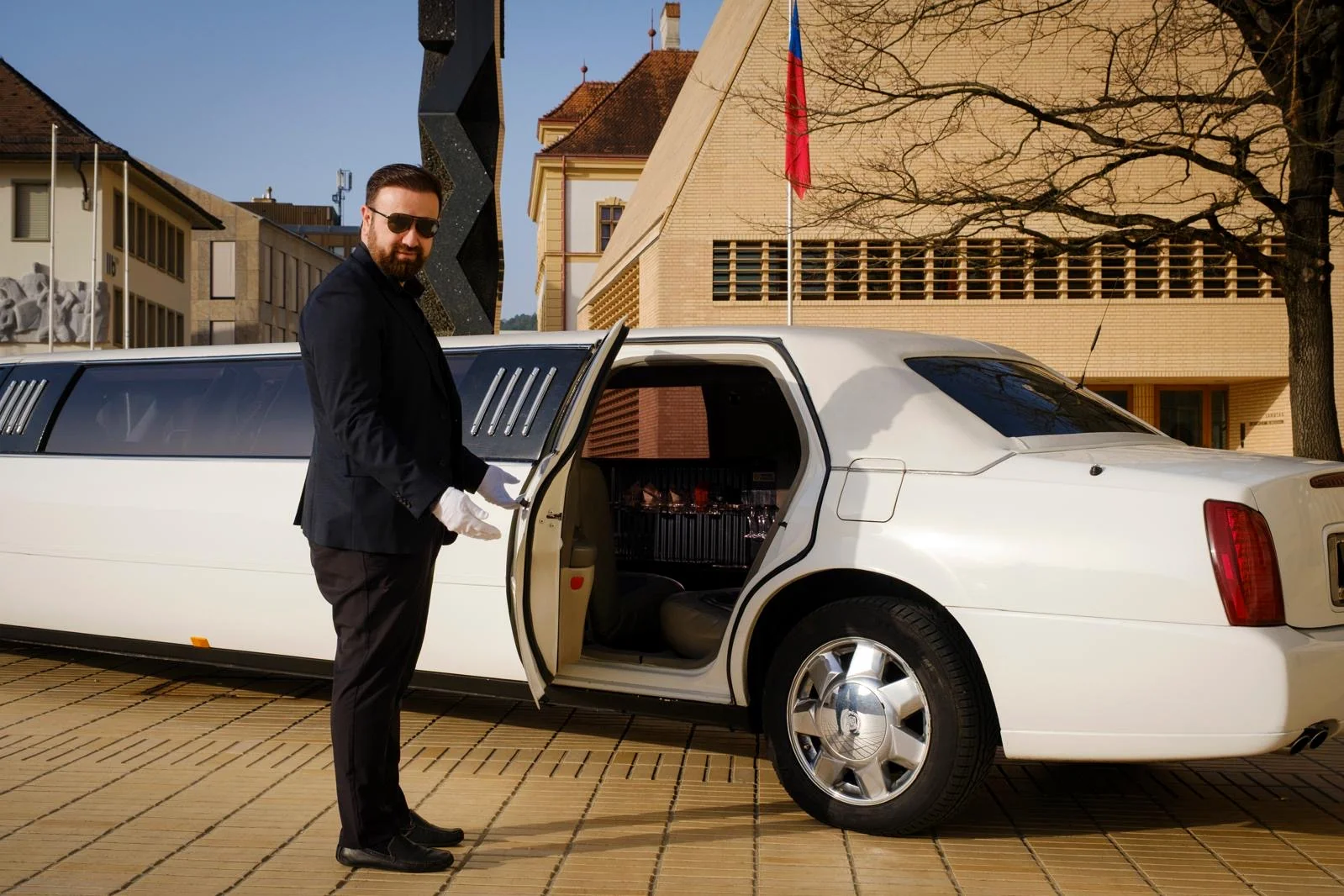 Taxi Leo Fahrer bei der Cadillac Stretchlimousine