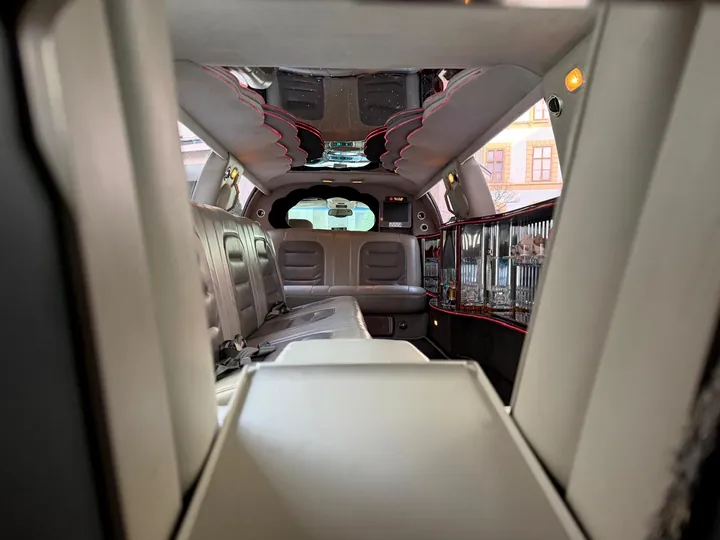 Geräumiger Innenraum der Cadillac Stretchlimousine