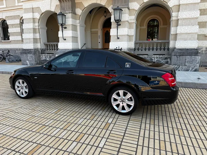 Schwarze Mercedes-Benz S-Klasse von Taxi Leo
