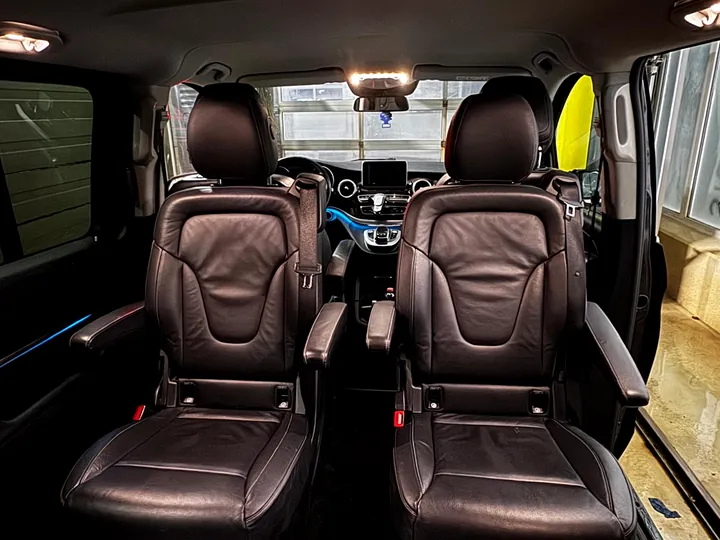 Vordersitze der Mercedes-Benz V-Klasse XL